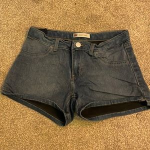 Girls Levi shorts, size 14